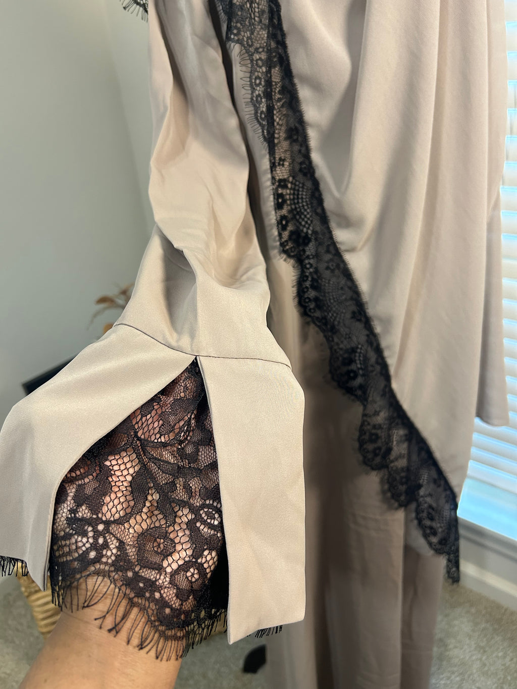 Classy Lace- Taupe/ Black